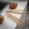 Pinze per toast in bambù da 2 pollici con impugnatura antiscivolo per barbecue o cucina (2)