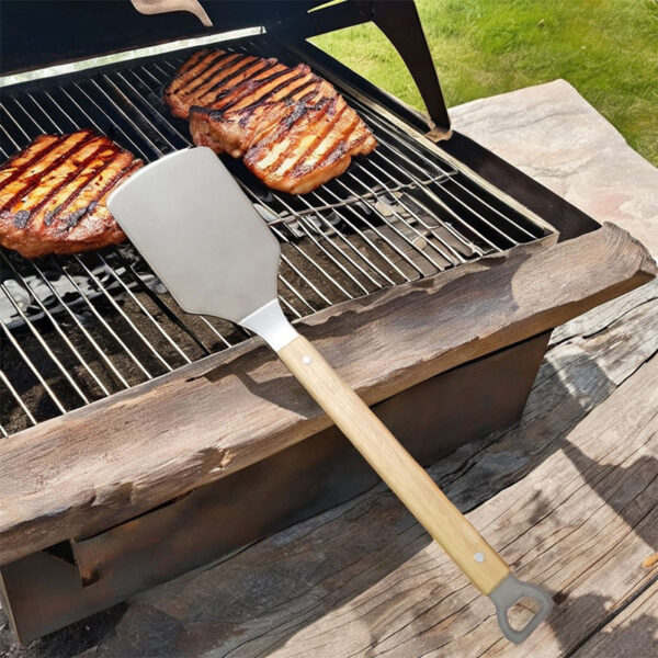 BBQ grillspatel met houten handvat en flesopener (1) BBQ grillspatel met houten handvat en flesopener (1)