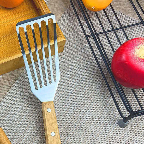 Vis-spatel met houten handvat voor BBQ bakplaten (4) Vis-spatel met houten handvat voor BBQ bakplaten (4)